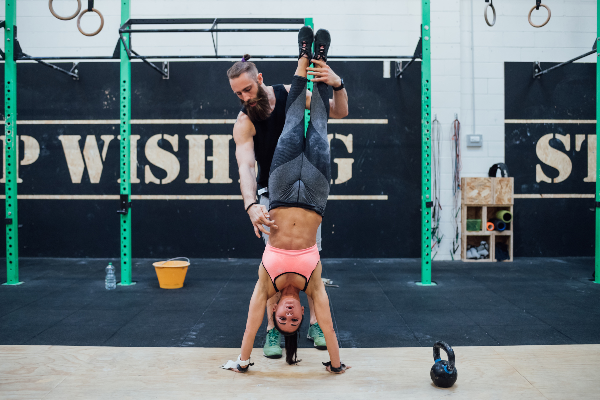 Guide pour débuter avec le handstand push up
